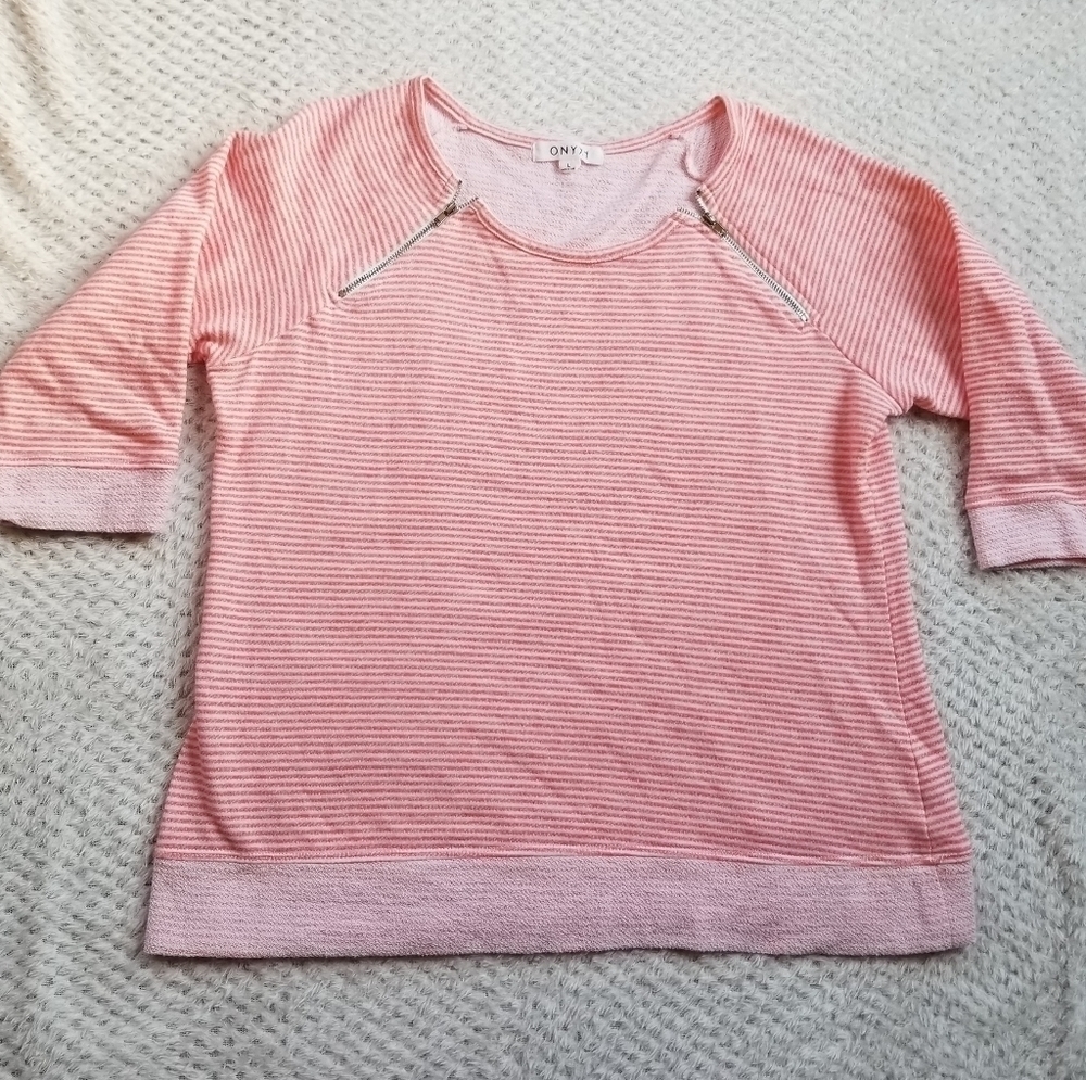 ONYX Moda sz L stripe zipper shoulder top